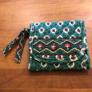 VERA BRADLEY Small Wallet in Greenfield Pattern EUC Cottagecore